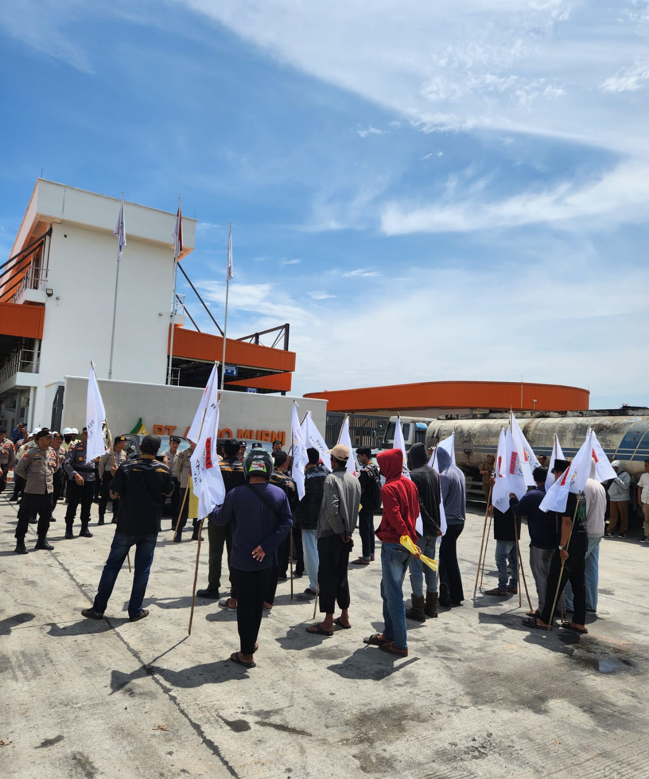 Aksi Unjuk Rasa Pekat IB Kota Dumai di PT Agro Murni